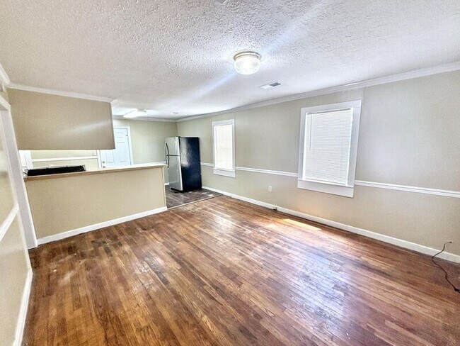 Building Photo - 3514 Hines St