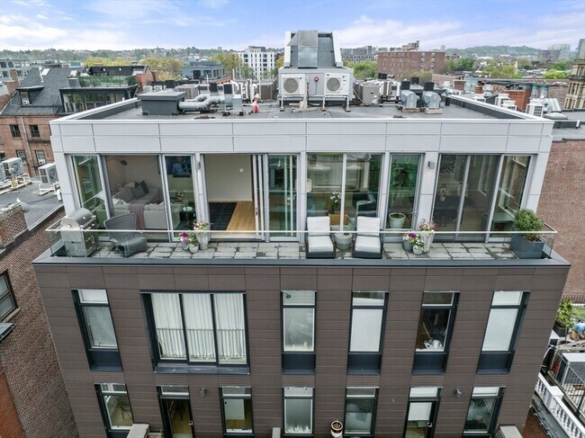 Building Photo - 7 E Springfield St
