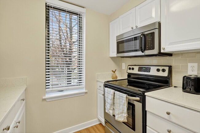 Building Photo - The Saratoga Apartments