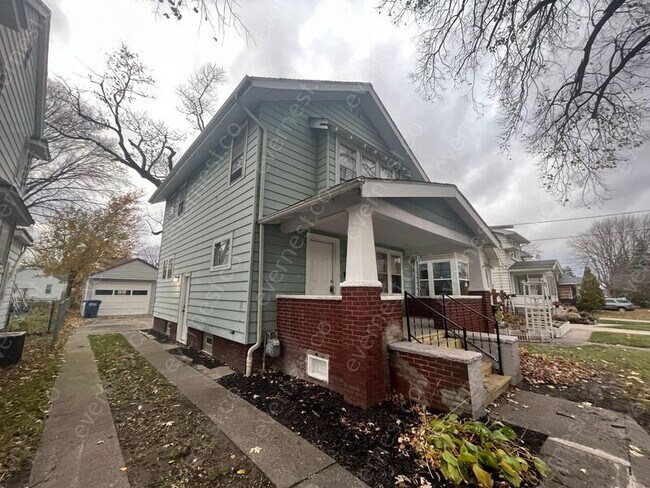 Building Photo - 3633 Almeda Dr