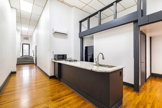 Building Photo - 821 West Broad Street