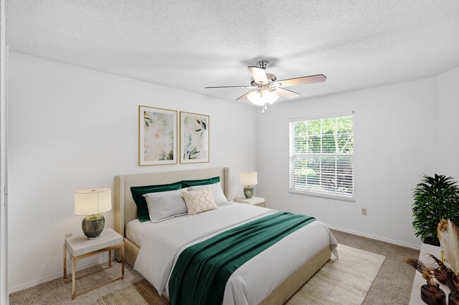 Espacioso dormitorio en Stonebriar Apartments - Stonebriar Apartment Homes