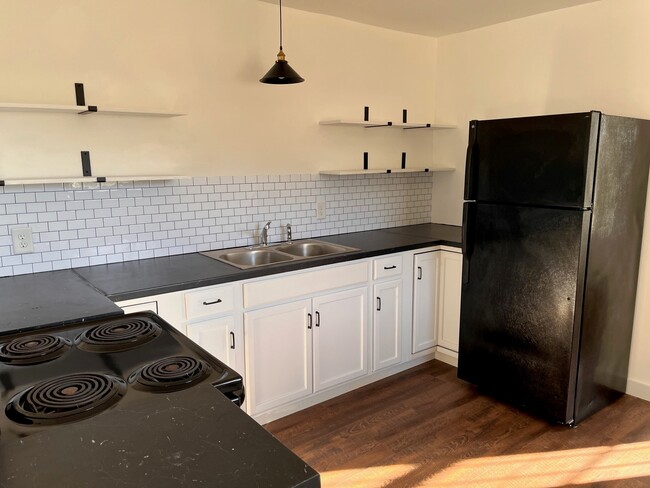 Kitchen - 238 Georgia St