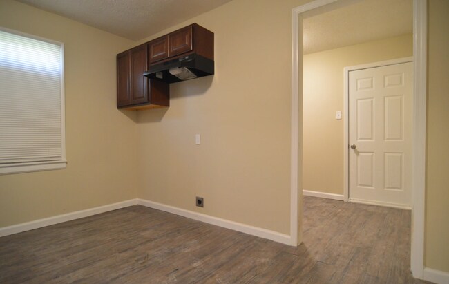 Building Photo - 432 W Peebles Rd