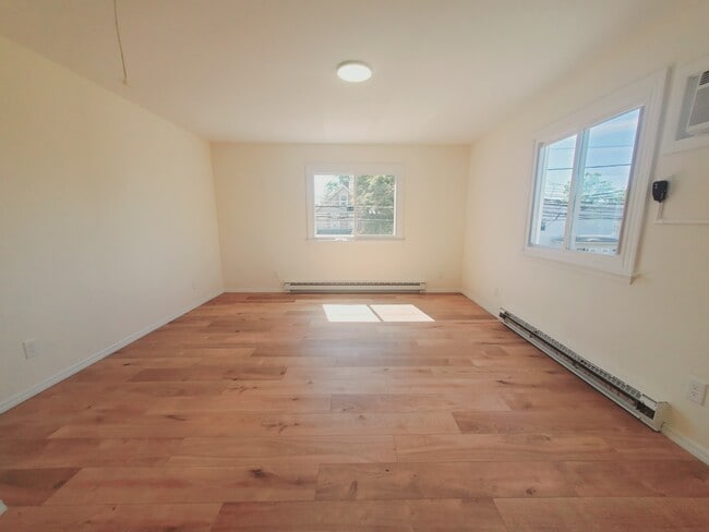 Foto del edificio - 798 Cove Rd