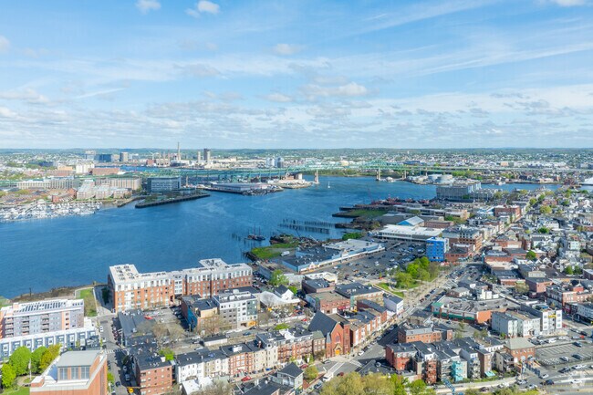 Aerial Context - 122 London St