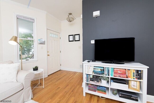 Foto del edificio - 46 Phoenix Ave