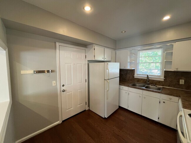 Foto del edificio - Move In Ready!! Cozy Brick Home, in North Columbus. Located off of Airport Thruway!!