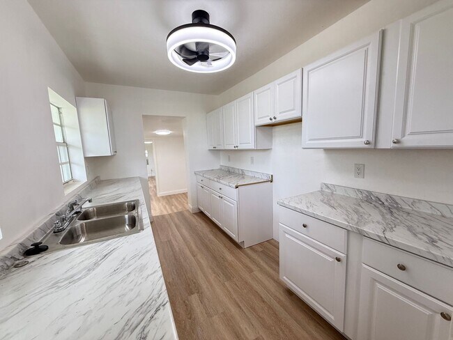 Foto del edificio - Groveland Home on large lot