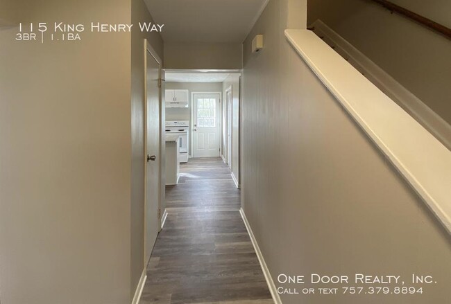Building Photo - 115 King Henry Way