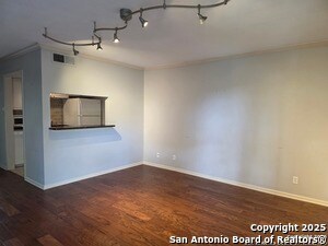 Building Photo - 8401 N New Braunfels Ave
