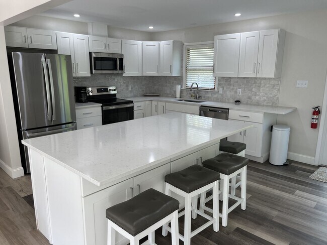 Foto del edificio - Charming Remodeled Single Home in Lemont, PA