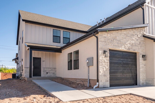 Building Photo - 67 E 820 S