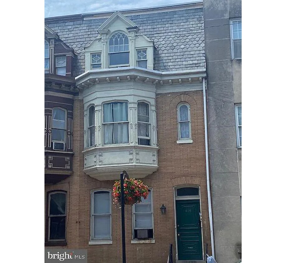 Primary Photo - 414 S George St