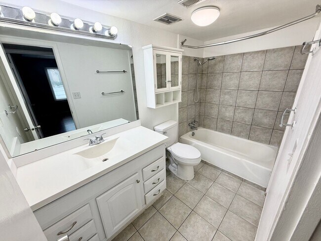 Foto del edificio - 495 E Creekside Cir