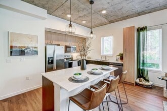 Building Photo - Parkside Esterra Park