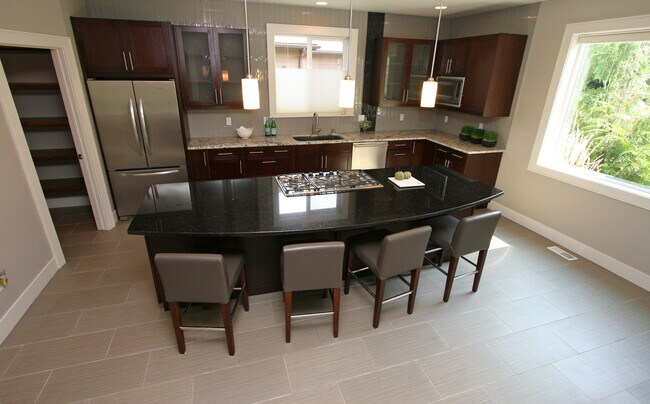 Foto del edificio - 713 W Willapa Ave