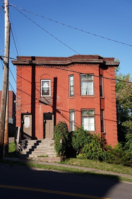 314 N 3rd Ave W Unit Lower, Duluth, MN 55806 Room for Rent in Duluth