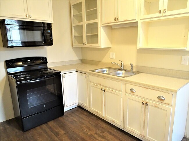 Building Photo - 103 S 9th St