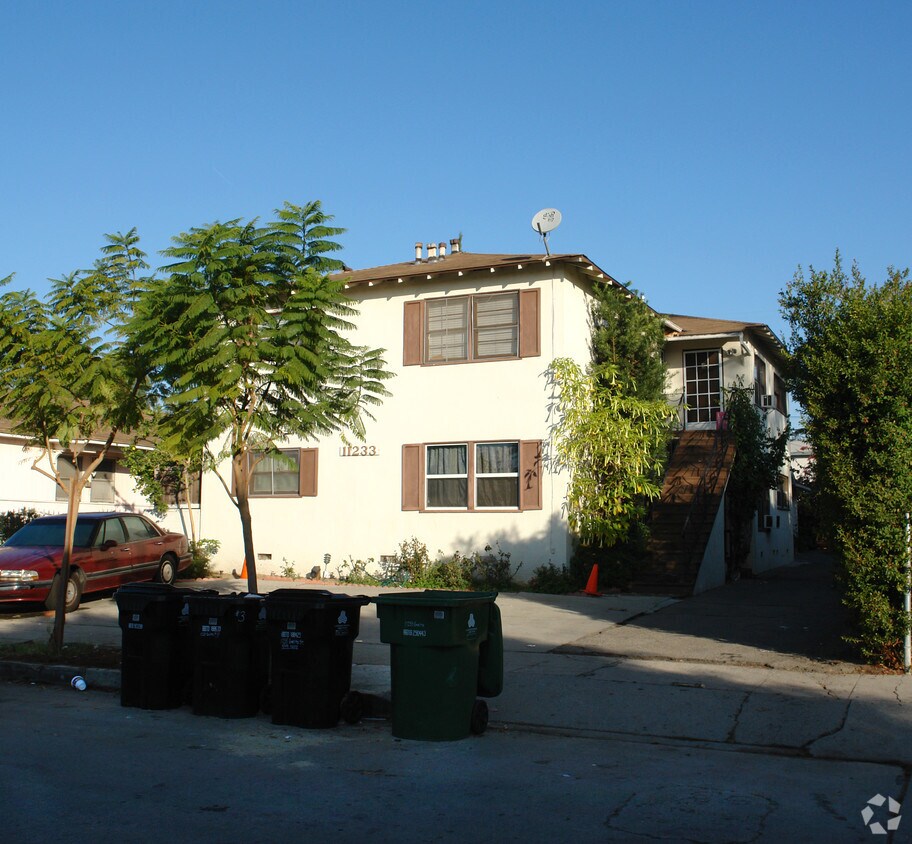 Primary Photo - 11233 Emelita St