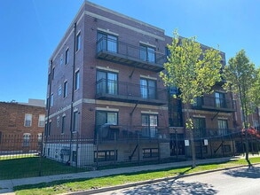 Building Photo - 2305 W Harrison St