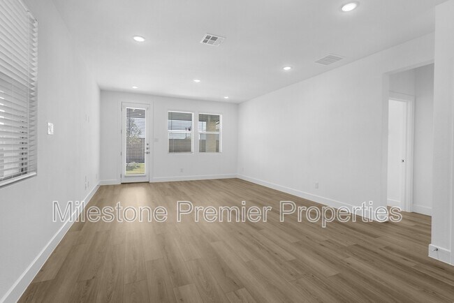 Foto del edificio - 820 Sunflower Trl