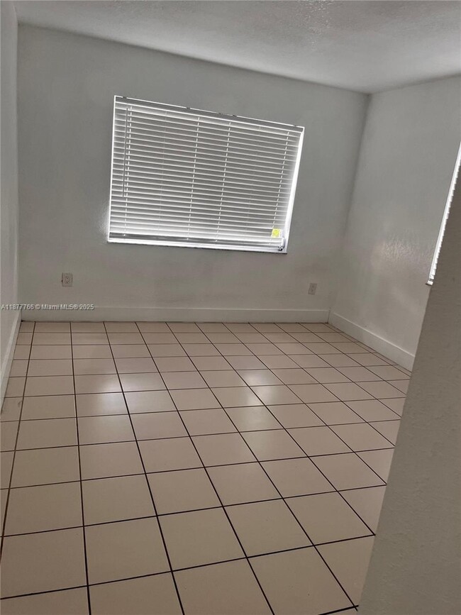 Foto del edificio - 500 NE 26th St