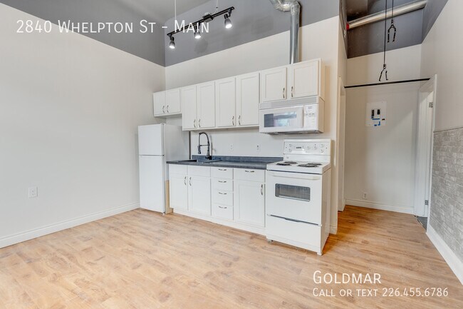 Building Photo - New Listing in Ford City