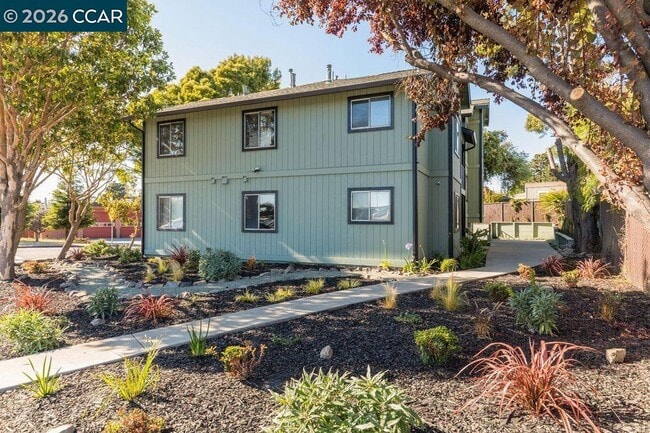 Foto del edificio - 4800 Bayview Ave