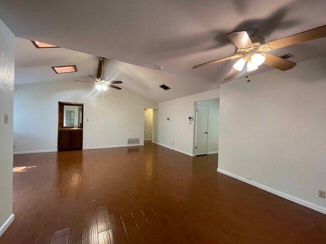 Foto del edificio - 8510 Timberwilde Dr