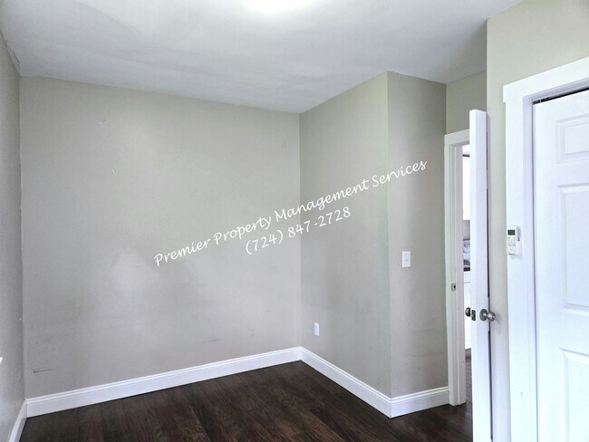 Foto del edificio - 324 E Moody Ave