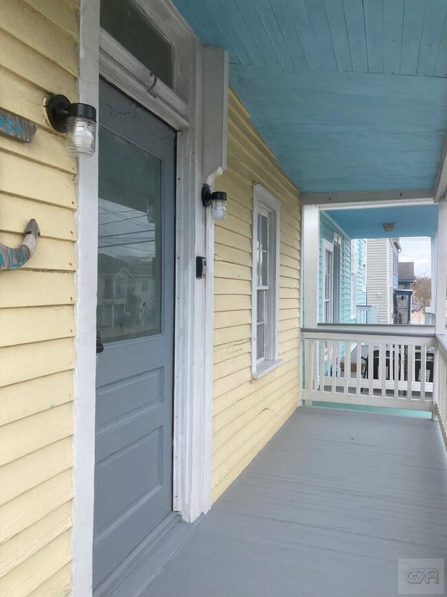 Building Photo - 817 10th St