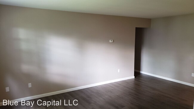 Building Photo - 902 E Sturgis St