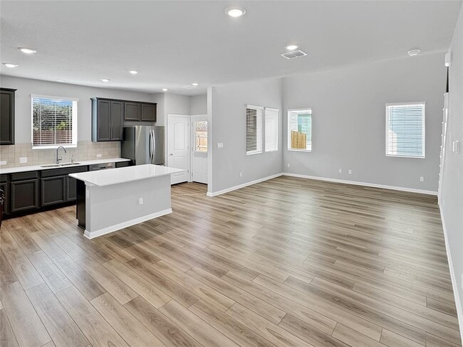 Building Photo - 2437 Roosevelt Rd