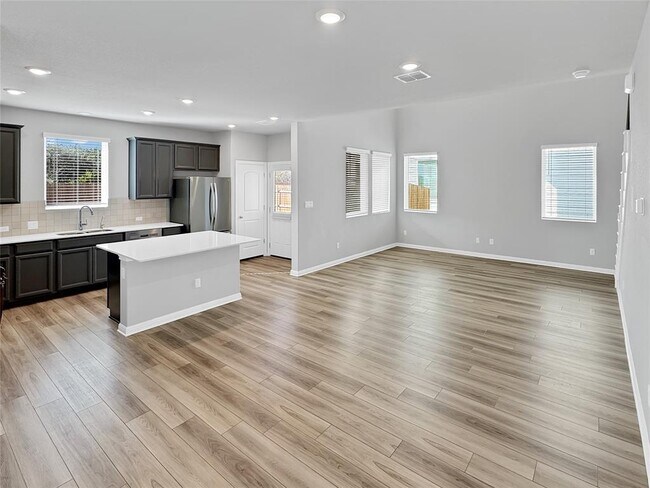 Foto del edificio - 2437 Roosevelt Rd