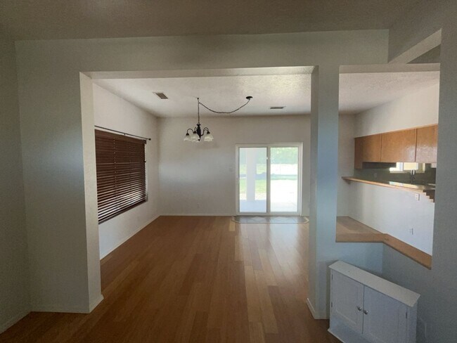 Foto del edificio - 429 Tome Hill Ave