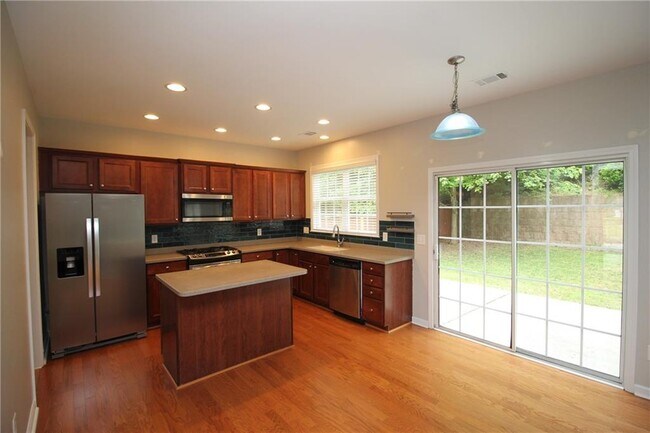 Foto del edificio - 942 Idlewood Dr