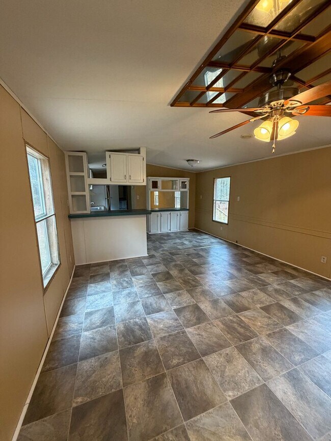 Building Photo - 624 Lance Ln