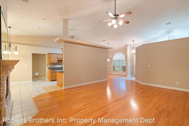Foto del edificio - 4 br, 3 bath House - 9381 Marchand Ave.
