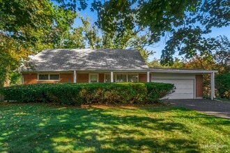 Building Photo - 38W686 Glenview Dr