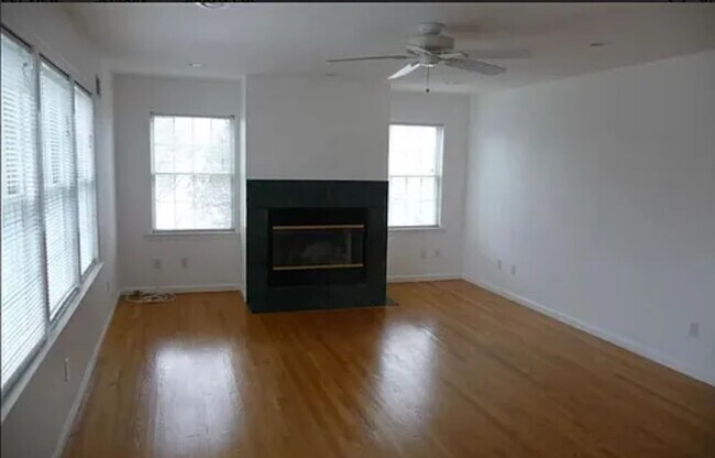 Foto del edificio - 55 Stratford Ave