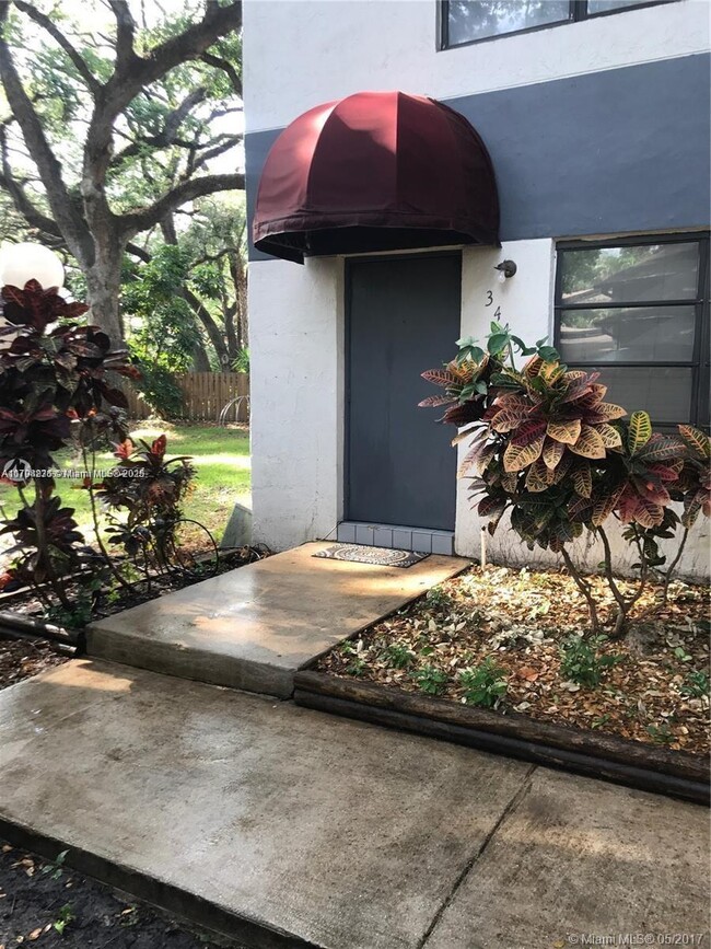 Foto del edificio - 3445 Oak Dr
