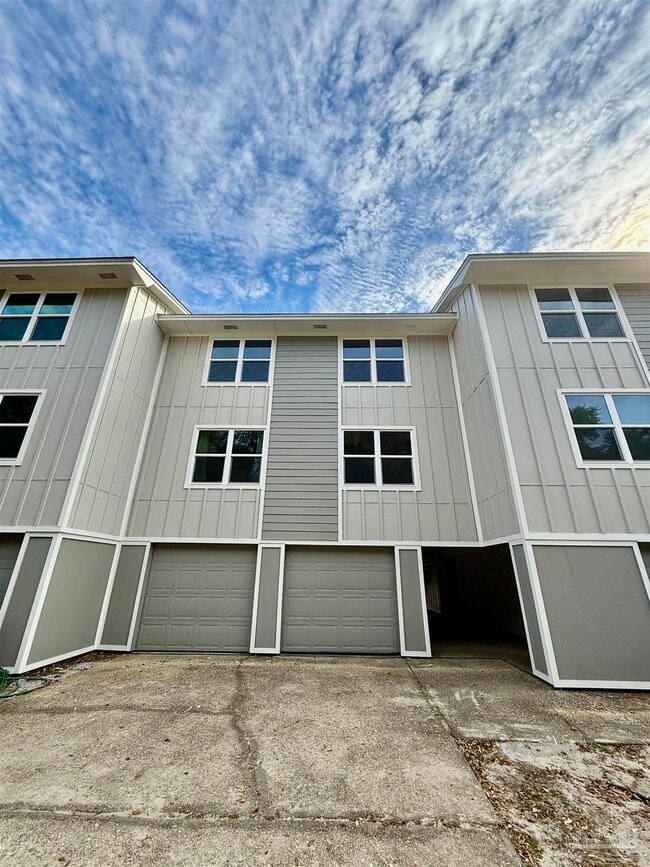 Building Photo - 200 Pensacola Beach Rd