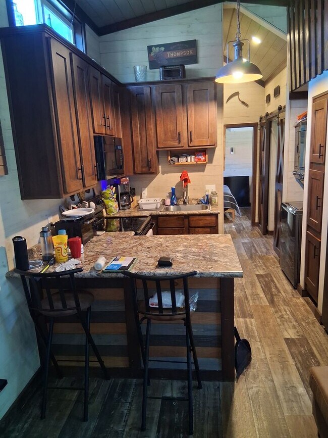 Building Photo - Charming 1BR House in Flat Rock