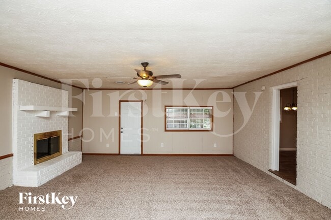 Foto del edificio - 2422 Chestnut Log Ln