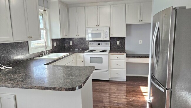 Building Photo - Well maintained 1-Bedroom Duplex Retreat with 1050 Sq. Ft. of Comfort in Prior Lake 9/1.