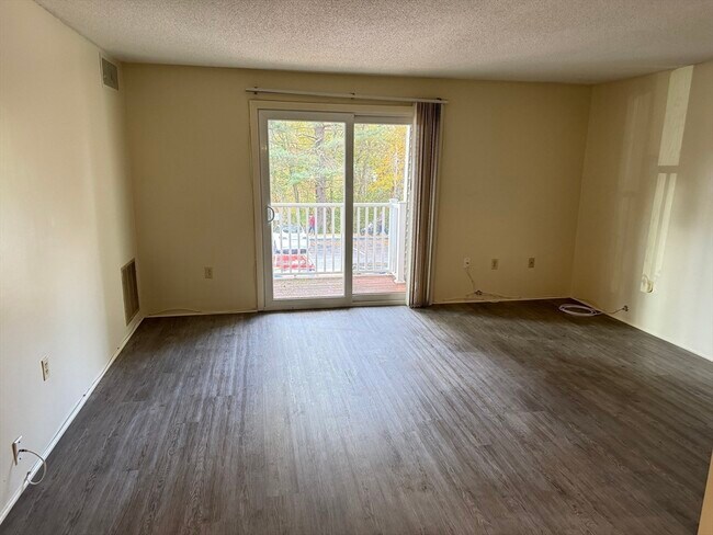 Foto del edificio - 50 Silver Hill Ln
