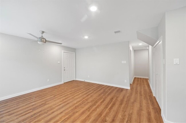 Building Photo - 7804 Crestview Dr