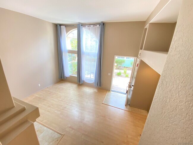 Foto del edificio - 12974 Carmel Creek Rd