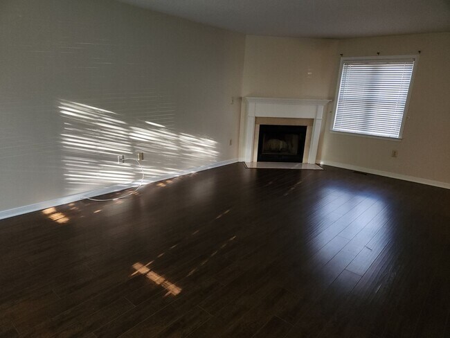 Building Photo - 3 bed 2.5 bath home Chesterfield Fenced Ya...